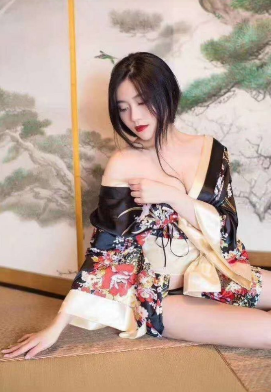 双飞学生妹，水多够劲B紧干的舒服